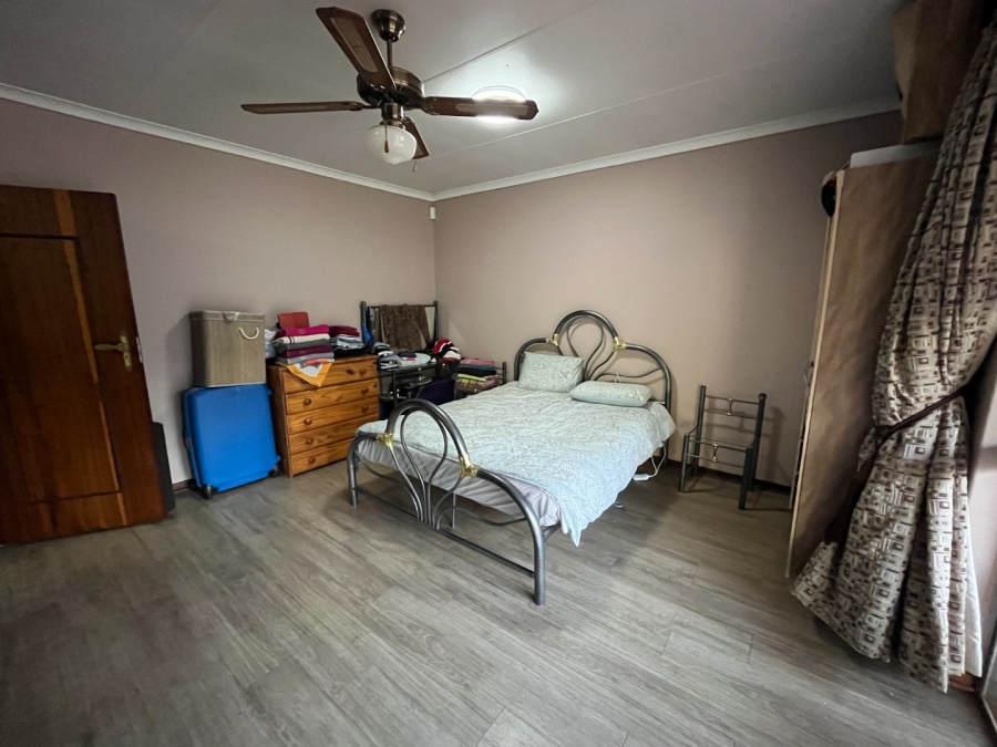5 Bedroom Property for Sale in Van Der Hoff Park North West